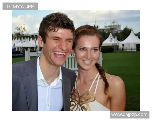 足球明星穆勒与女友甜蜜瞬间大揭秘精彩图片分享